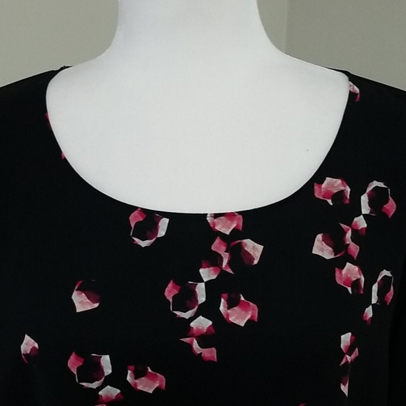 Alfani printed V hem top color black size large - Picture 5 of 9